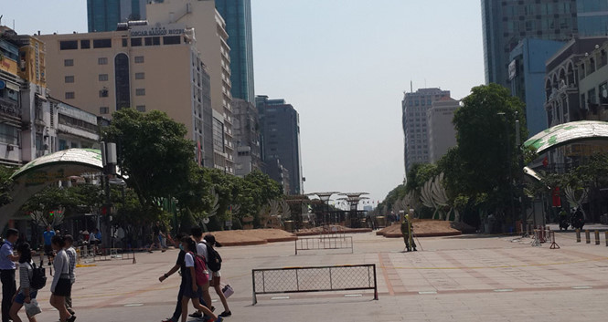Nên[-]chuyển[-]đường[-]hoa[-]Nguyễn[-]Huệ[-]tới[-]nơi[-]khác!